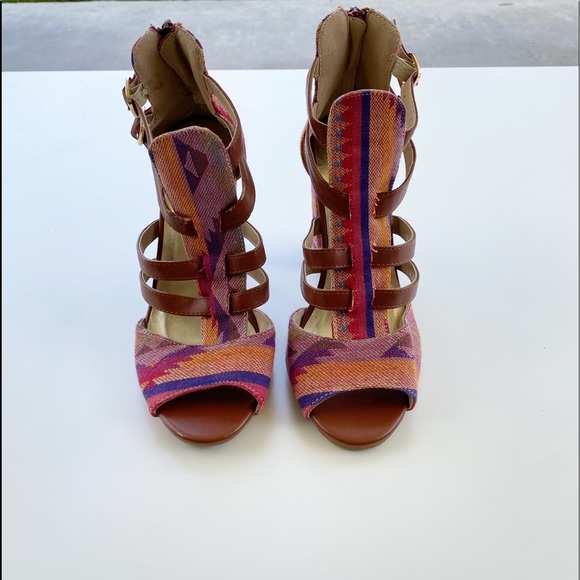 Etcetera Bohemian Pattern Heels - Picture 3 of 7